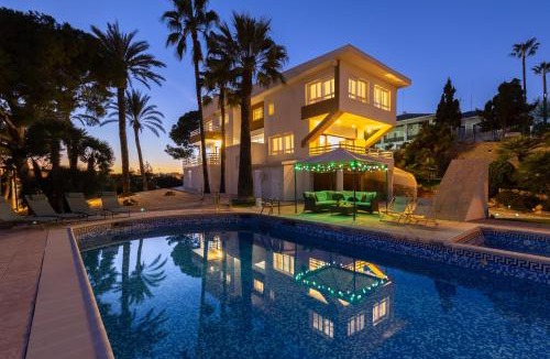 Vista Hermosa Villa | Urban Elegance by Fidalsa