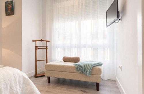 Ensanche Centro Apartment | Urbe10 Blasco de Garay 4 Bedroom Apartment