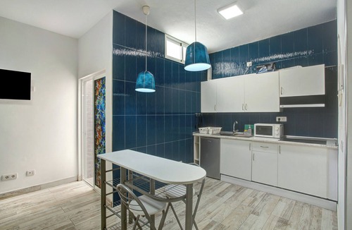 Vecindario Apartment | Vacation Apartment 'Apartamento B Para 3 En Vecindario' with Wi-Fi