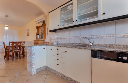 Bahia Calma Apartment | Vacation 'Lanzarote' with Shared Pool, Wi-Fi and Air Conditioning