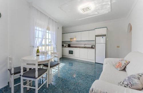 Playa San Juan Apartment | ValMar Apartamento Vista Océano , parking