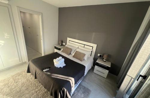 El Mercat House | Veronica Center Room