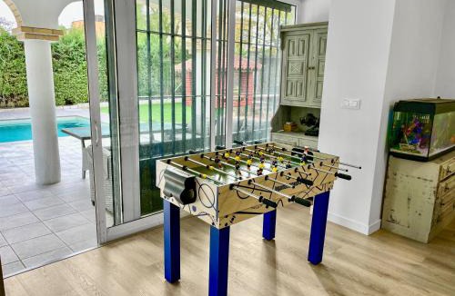 Jerez de la Frontera Villa | Villa Alamos Jerez I Piscina Salada Climatizada I BBQ I Jardines I 850m2