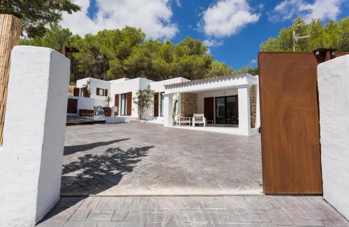 Sant Antoni de Portmany Villa | VILLA CAN MASS Architect Country Villa ETV2365E
