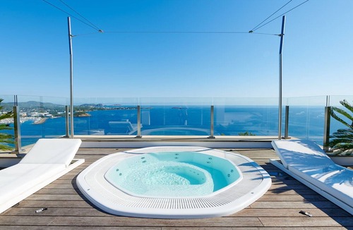 Siesta Villa | Villa de Lujo con Vistas al mar en Santa Eulalia