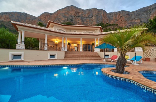 Ermita Ski Chalet | Villa de Lujo en Javea En Pleno Parque Natural del Montgo,