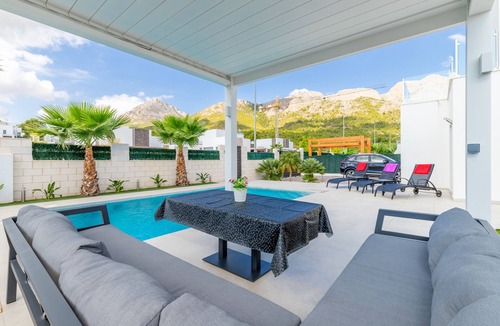 Polop Villa | Villa "Jade Polop" with Mountain View, WiFi, Pool, Garden & Terrace