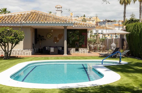 Torre de Benagalbon Villa | Villa 'Málaga Beach - Golf' with Private Pool, Wi-Fi and Air Conditioning