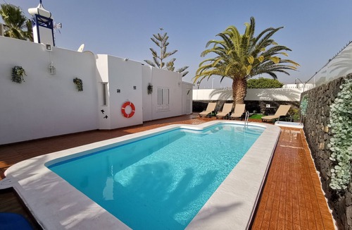 Los Pocillos Villa | Villa Oliveira | Two bedroom villa just a 4 minute walk from the beach