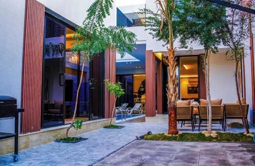 Al Majmaah Apartment | Villa with Private Pool 4