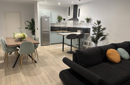 Burguillos de Toledo Apartment | We are 7 minutes from Toledo. It has a private pool and jacuzzi
