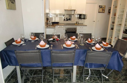 Fuengirola City Centre Apartment | WINTER SUPER PRICES €1475€MONTH WIFI, NETFLIX,TV SAT TERRACE, HEATING175 MTS BEACH