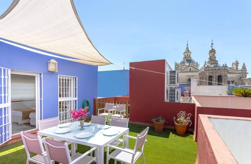 Alfalfa Apartment | Wonderful 4 BD Duplex. Salvador Terrace