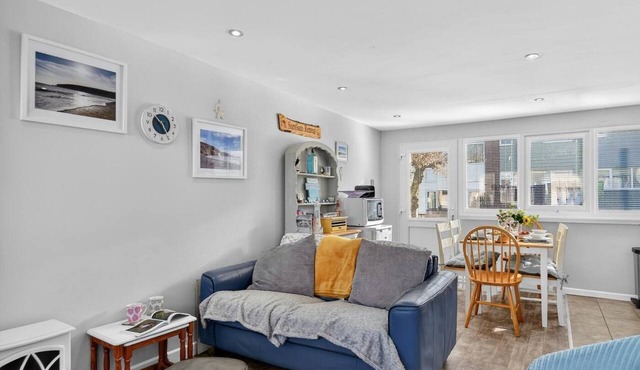 2 Bed in Freshwater East (oc-s39030)