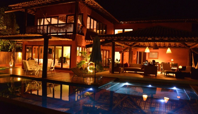 Amazing house with 5 suites near natural pools.
