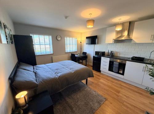 Leatherhead Studios by WorkStay