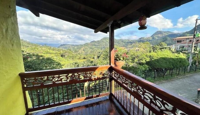 Melongos Jardín - Complete House with Garden and Natural View