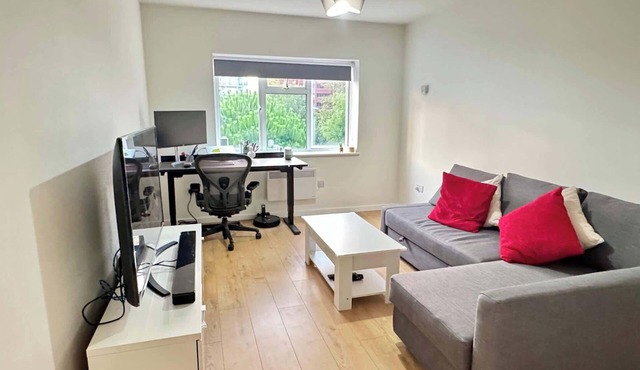 Spacious & Modern 1-Bed Flat near Ealing
