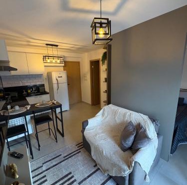 Studio completo com charme em ótima localização!