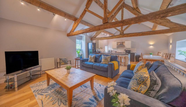 Unique barn conversion, sleeps up to 6 in 3 bedrooms, near to High Peak Trail.