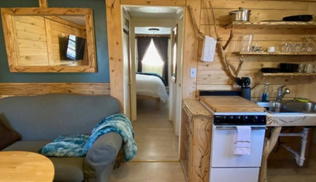 Unit 9 at the Cedaredge Lodge: Creekside Comfort with a Touch of Mountain Magic. in Cedaredge