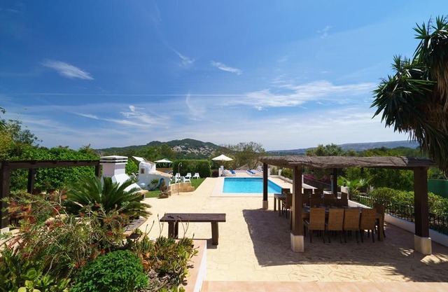 10 bedroom Villa, sleeps 22 with Pool, Air Con and FREE WiFi