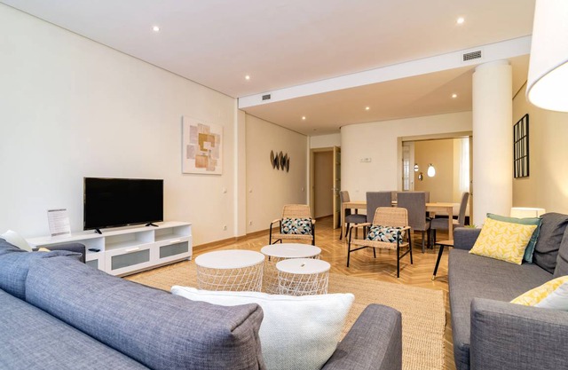 150 m² Apartment ∙ 3 bedrooms ∙ 8 guests