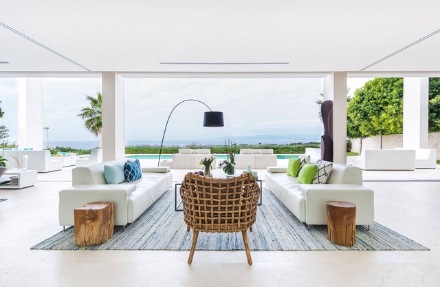 4 bedrooms villa in front of the sea with lift, garage and garden