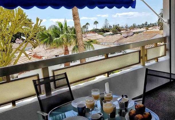 5 min walk from Yumbo 216