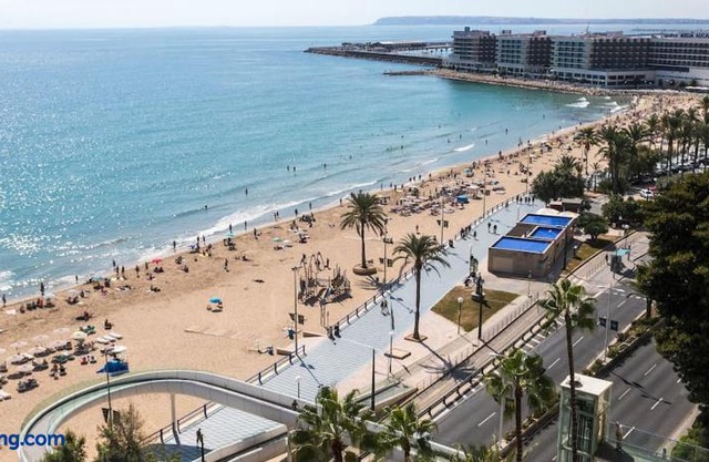 Apartamento con vistas al mar primera linea de playa del Postiguet