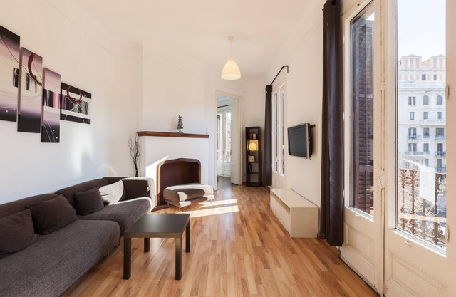 Apartment Key Plaza Universidad - Gran Via with Balcony & A/C