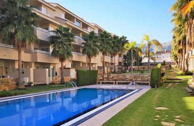 Beautiful modern apartment with 1 bedrooms for 2-3 people located in a luxury community wi