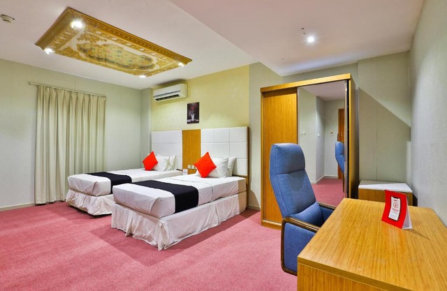 Capital O 338 Asian Hotel
