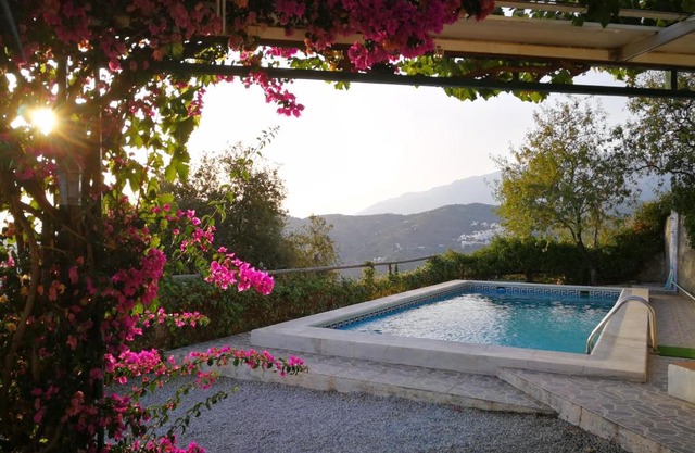 Casa Lola Sayalonga 
