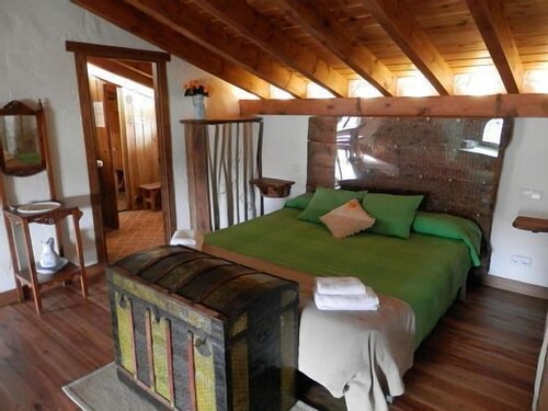 Casa Rural Bioenergética La Serrezuela for 12 people