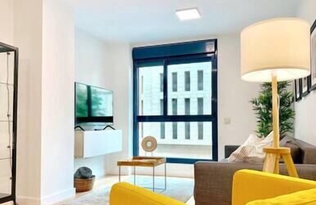 Deluxe Beach Flat w Garage by Canary365