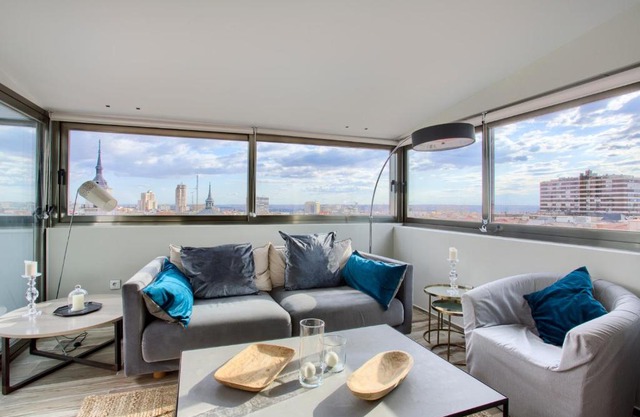 El encanto de Madrid en un hermoso apartamento.
