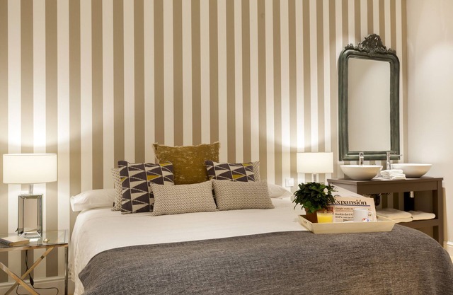 Exclusive 2 bedroom apartment in the center of Madrid. 3D