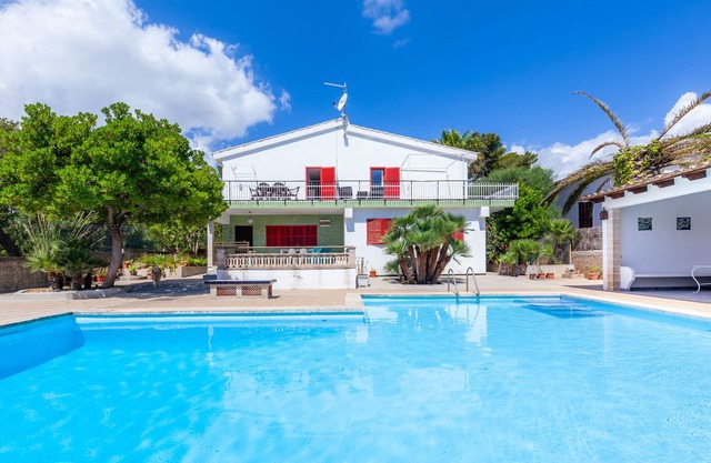 Family-friendly holiday home near the beach - Apartment Es Pins Gran