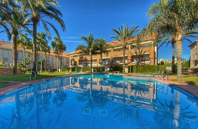 Golden Gardens Apartment with pool and gym near the Arenal beach and amenities