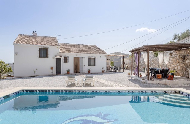 Holiday Home Cortijo Montes with Mountain & Sea View, Wi-Fi, Pool, Garden, Parking; Pets Allowed