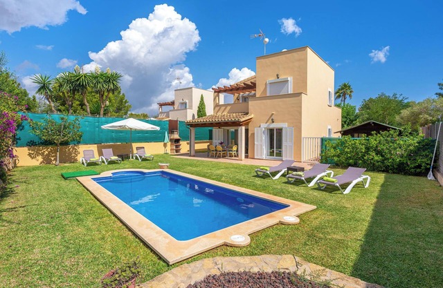 Holiday Home Son Ganxo II with Pool, Terrace & Wi-Fi