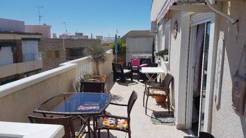 Magnificent penthouse 4-6 people with terrace and sea view, near the beach