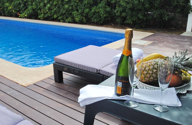 Modern luminious villa with pool near the Marina.