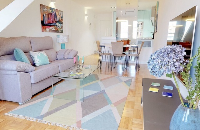 Paseo del Prado - One Bedroom Apartment, Sleeps 2