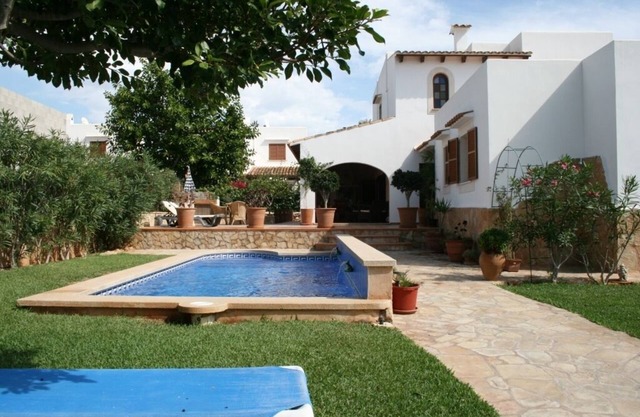 Quiet area, close to beach & amenities with AA/CC and privat pool