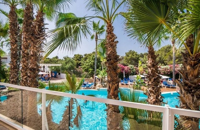 Refurbished 2 Bedroom Apartment with A/C, Communal Pool, Private Terrace at the Marina in Cala d'Or!