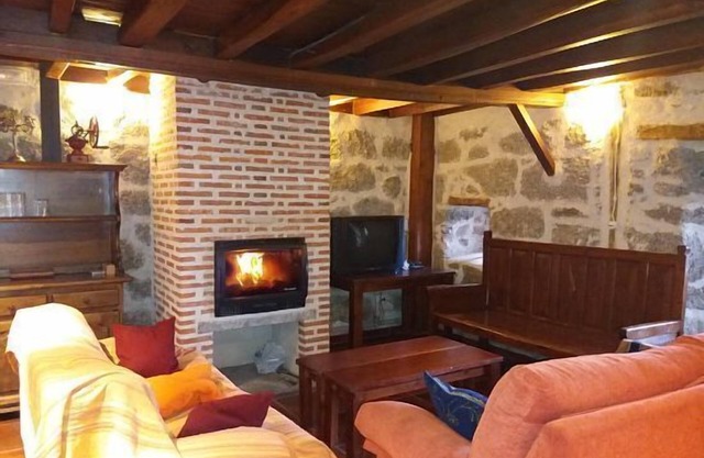 Self Catering Las Henrenes People 