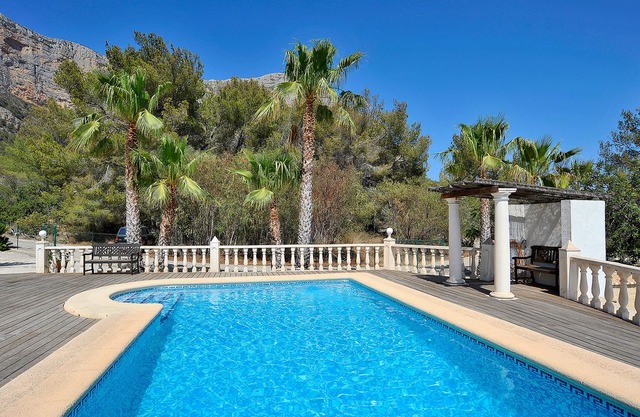 This 3-bedroom villa for up to 6 guests is located in Javea and has a private swimming pool, air-con