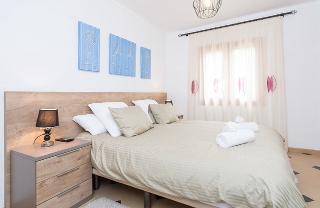 VILLA MANRESA - Chalet with sea views in Alcúdia - Manresa. Free WiFi.